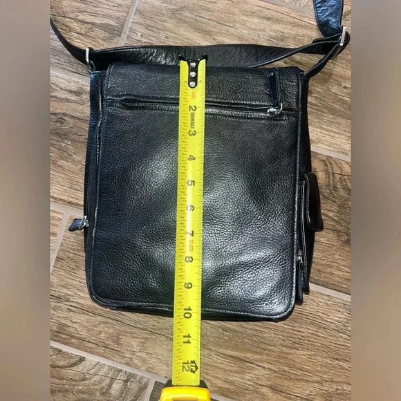 Osgoode Marley Medium Vertical Messenger Bag - Picture 4 of 7